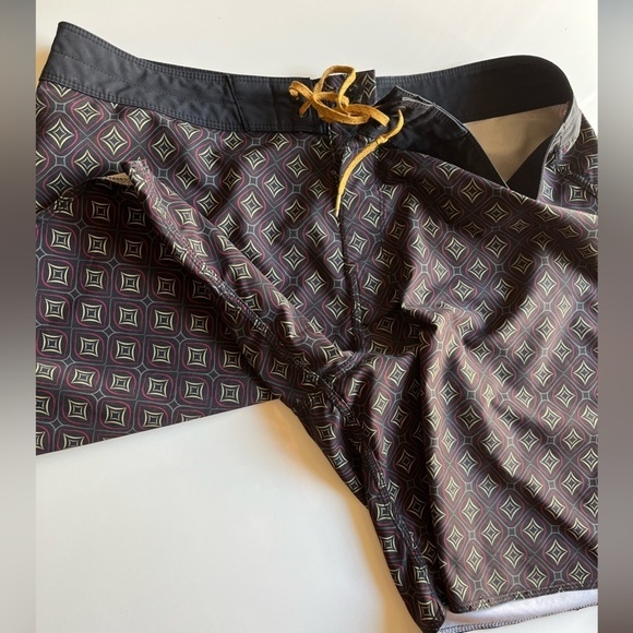 Men's Billabong Board Shorts Multicolor Diamond 38 Surf Beach Vibrant Sunday - Picture 7 of 13